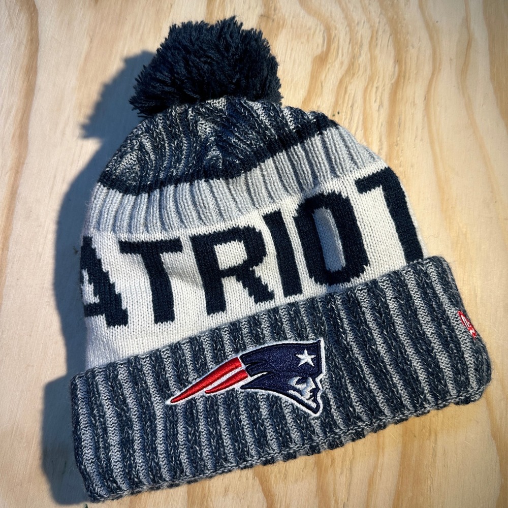 New Era New England Patriots NFL Knit Pom Beanie Hat Fleece Lined One Size Blue